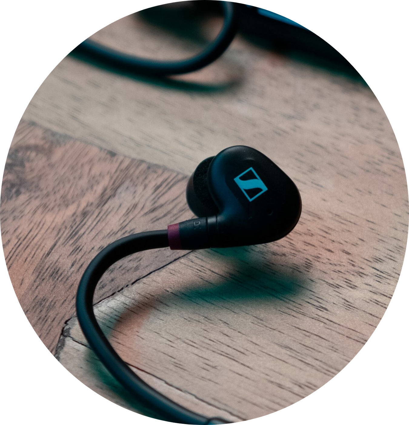 Wireless Earphones/Earbuds