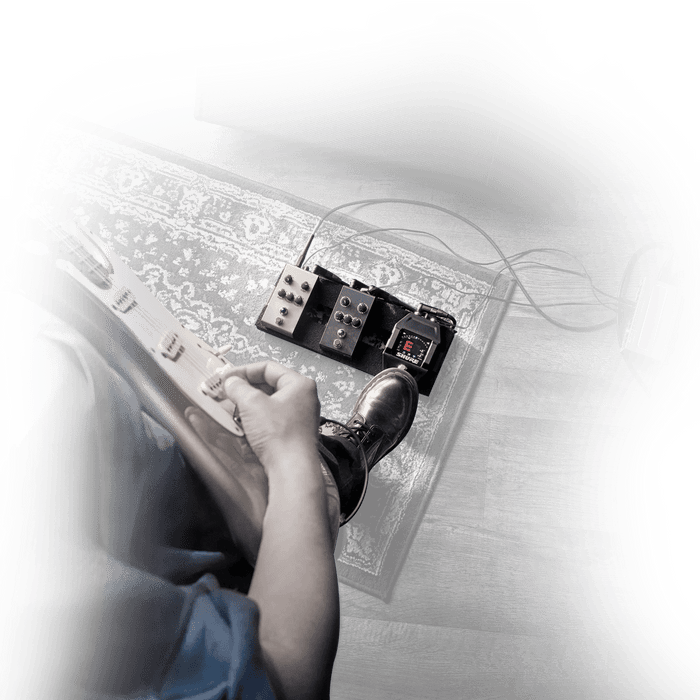 Shure GLXD16+ Digital Wireless Guitar Pedal System with WA305 Guitar Cable