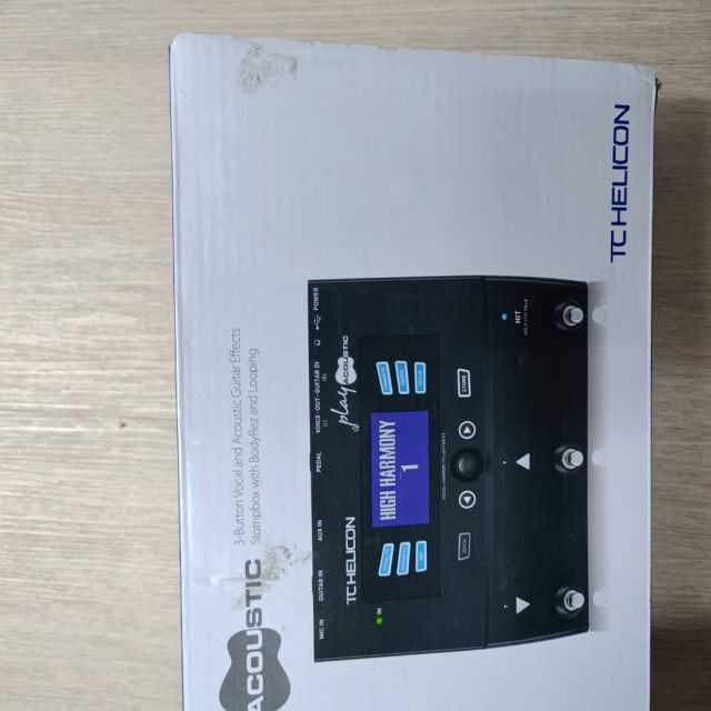 B STOCK (BS-246) TC-Helicon VoiceLive Play Acoustic Vocal and Guitar Effects Pedal