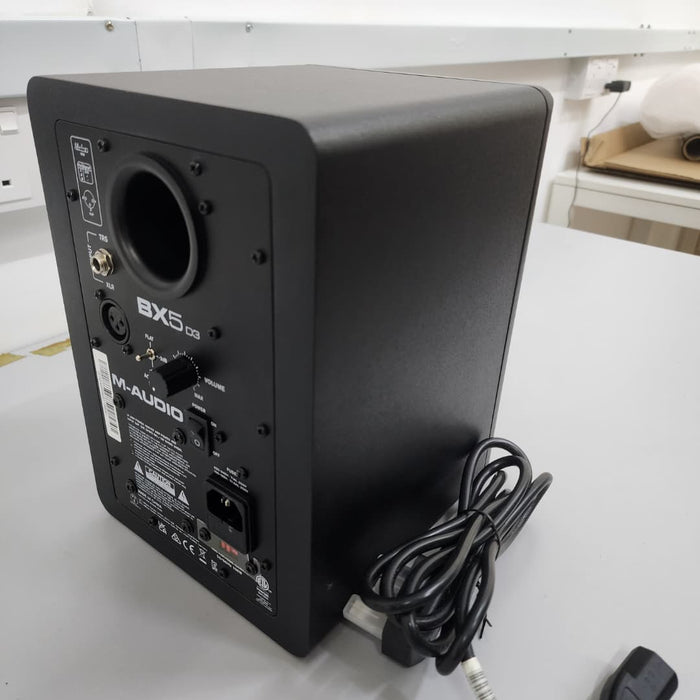 B STOCK (BS-256) M-Audio BX5 D3 5 inch Powered Studio Monitor (Unit)