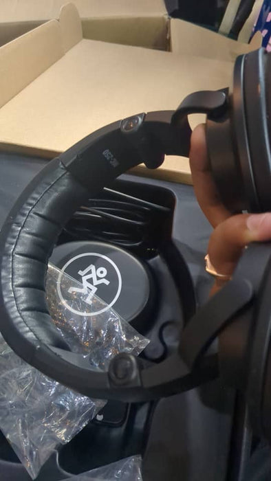 B STOCK (BS-398) Mackie MC-250 Professional Closed-Back Headphones (MC250)