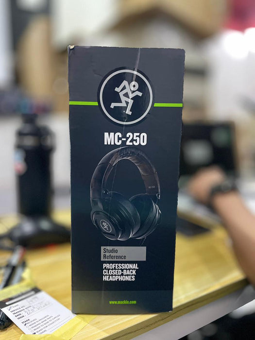 B STOCK (BS-398) Mackie MC-250 Professional Closed-Back Headphones (MC250)