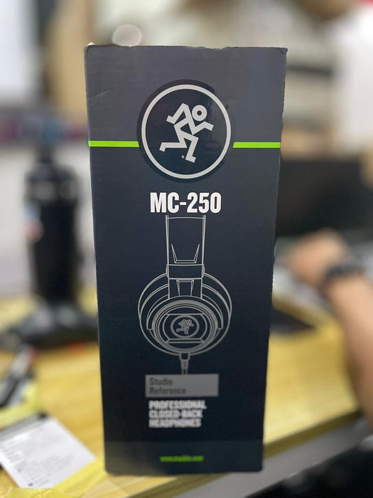 B STOCK (BS-398) Mackie MC-250 Professional Closed-Back Headphones (MC250)