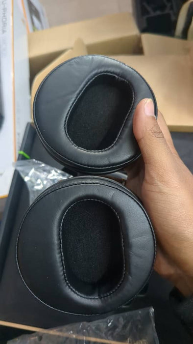 B STOCK (BS-398) Mackie MC-250 Professional Closed-Back Headphones (MC250)