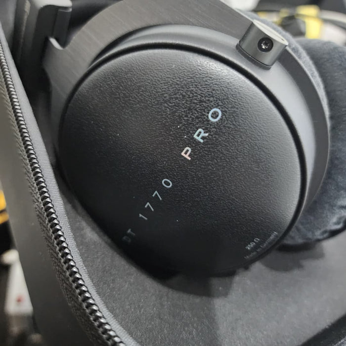 B STOCK (BS-435) Beyerdynamic DT 1770 PRO 250 Ohms Closed Tesla Studio Reference Headphone