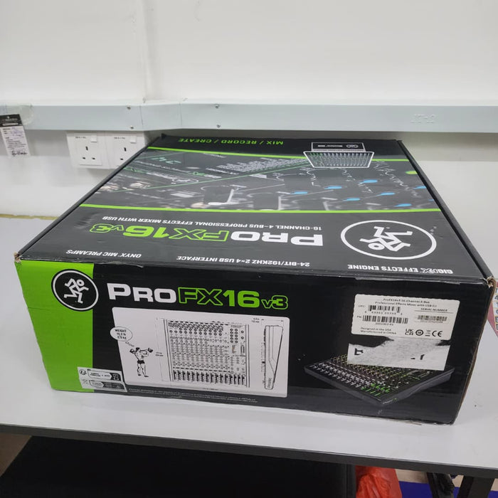 B STOCK (BS-534) Mackie ProFX16v3 16-channel Mixer with USB and Effects