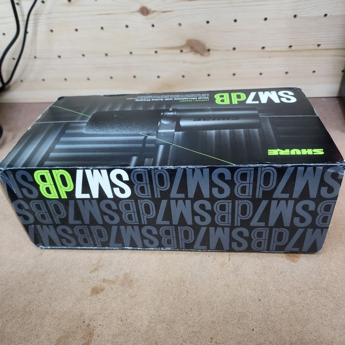 B STOCK (BS-536) Shure SM7dB Active Dynamic Microphone
