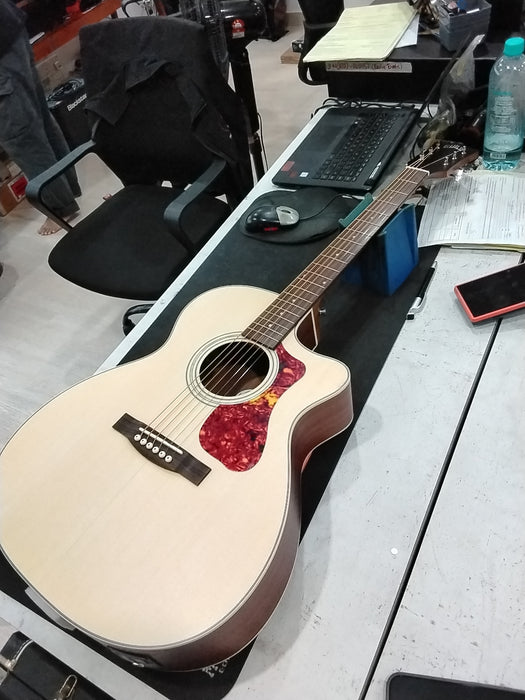 B STOCK (BS-588) Guild OM-240CE Orchestra Cutaway Acoustic-Electric Guitar - Solid Spruce Top, Mahogany Back & Sides