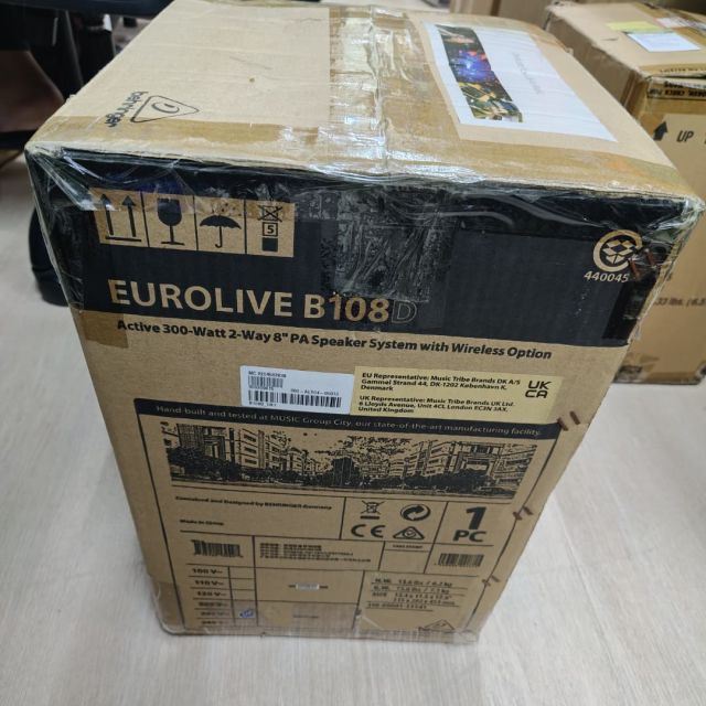 B STOCK (BS-692) Behringer Eurolive B108D 300-Watt 8" Powered Speaker