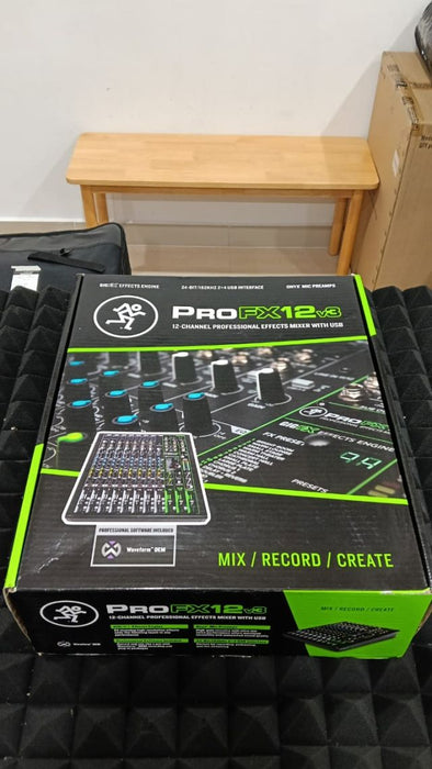 B STOCK (BS-709) Mackie ProFX12v3 12-channel Mixer with USB and Effects