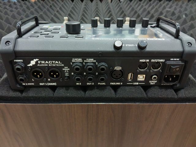 B STOCK (BS-713) Fractal Audio Fm3 Amp Modeler/Multi-Fx
