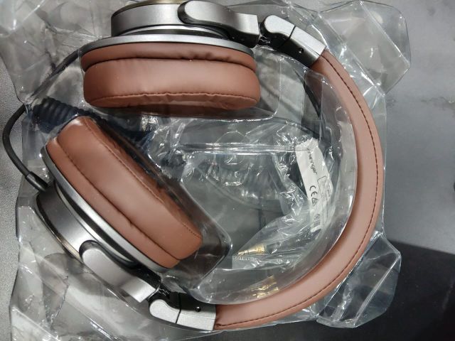 B STOCK (BS-757) Behringer BH470 Studio Monitoring Headphones