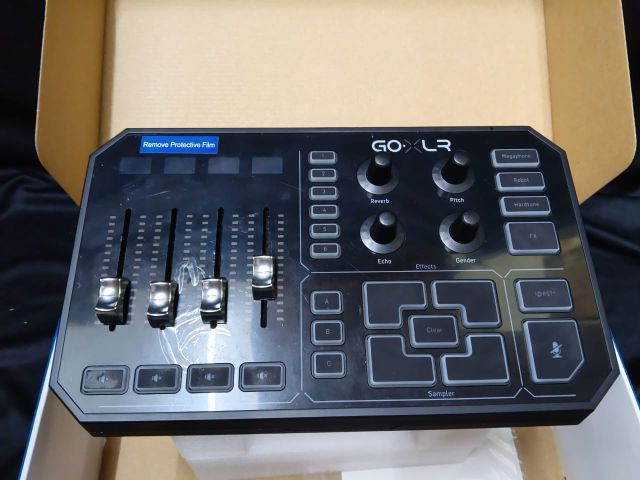 B STOCK (BS-772) TC-Helicon GO XLR 4-channel USB Streaming Mixer with Voice FX and Sampler