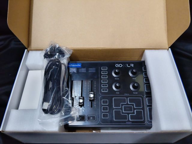 B STOCK (BS-772) TC-Helicon GO XLR 4-channel USB Streaming Mixer with Voice FX and Sampler