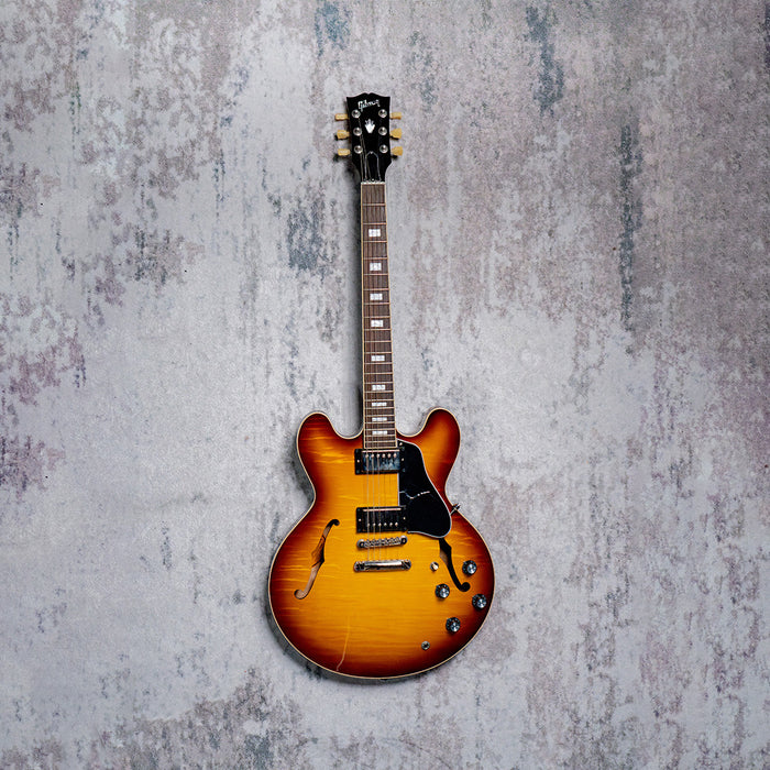 [SN 212740036] CERTIFIED USED GIBSON ES-335 FIGURED SEMI-HOLLOWBODY ELECTRIC GUITAR - ICED TEA [2024]