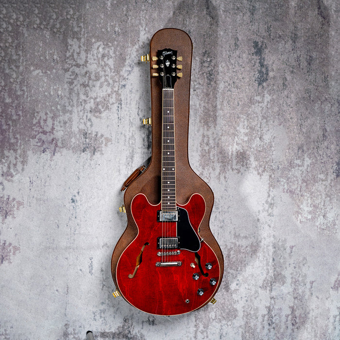 [SN 232040197] CERTIFIED USED GIBSON ES-335 SEMI-HOLLOWBODY ELECTRIC GUITAR - 60S CHERRY [2024]