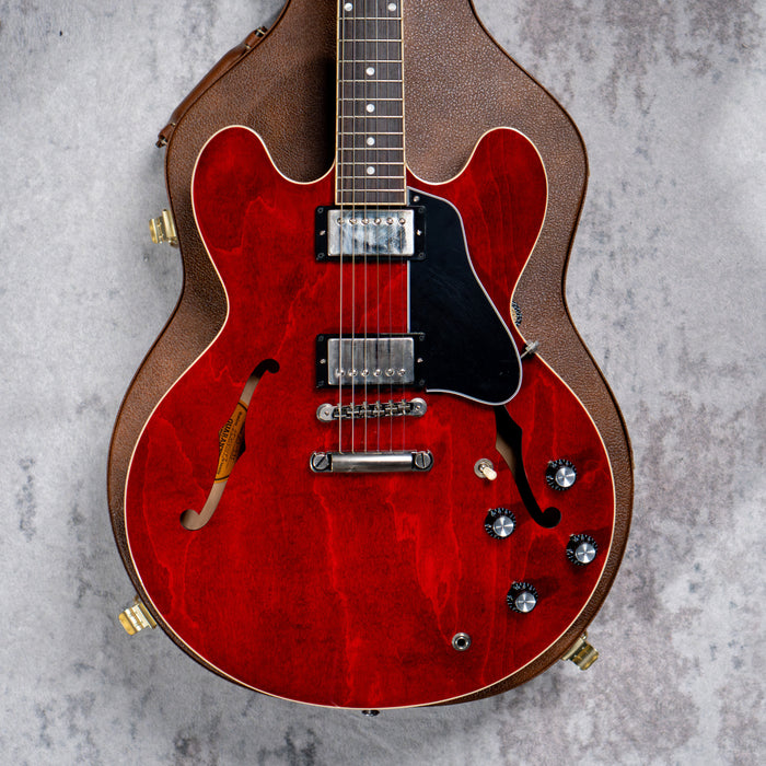 [SN 232040197] CERTIFIED USED GIBSON ES-335 SEMI-HOLLOWBODY ELECTRIC GUITAR - 60S CHERRY [2024]