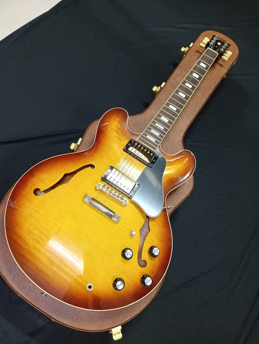 [SN 212740036] CERTIFIED USED GIBSON ES-335 FIGURED SEMI-HOLLOWBODY ELECTRIC GUITAR - ICED TEA [2024]