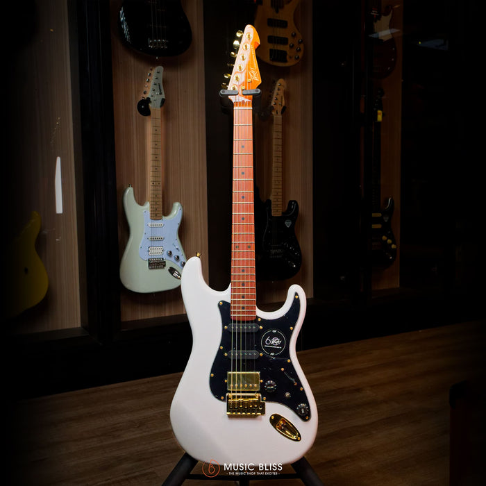 Peavey Raptor Lightning Bolt 60th Anniversary HSS Stratocaster Electric Guitar (Gold Hardware) - White