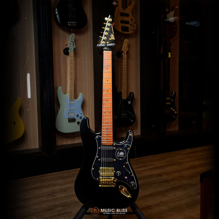 Peavey Raptor Lightning Bolt 60th Anniversary HSS Stratocaster Electric Guitar (Gold Hardware) - Black