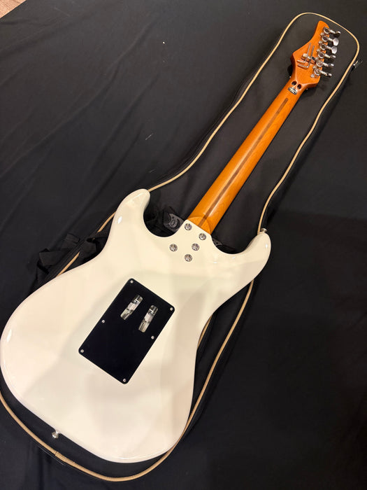[SN 25041520422] CERTIFIED USED Kramer Pacer Deluxe Electric Guitar with Premium Bag - Classic White