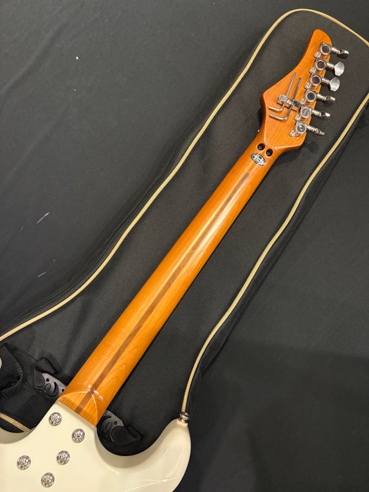 [SN 25041520422] CERTIFIED USED Kramer Pacer Deluxe Electric Guitar with Premium Bag - Classic White