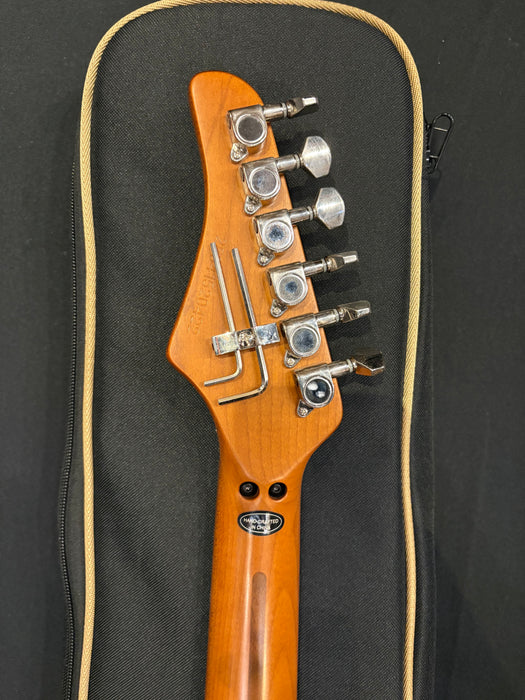 [SN 25041520422] CERTIFIED USED Kramer Pacer Deluxe Electric Guitar with Premium Bag - Classic White