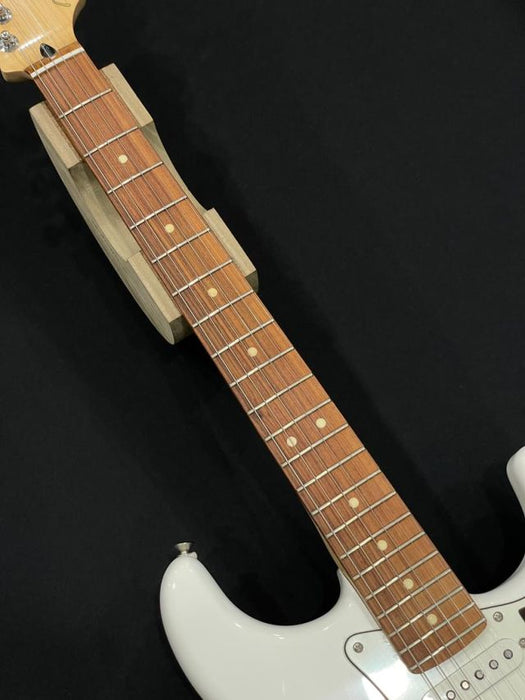 [MX22223081] Used Approved Fender Player Stratocaster Electric Guitar, Pau Ferro FB, Polar White