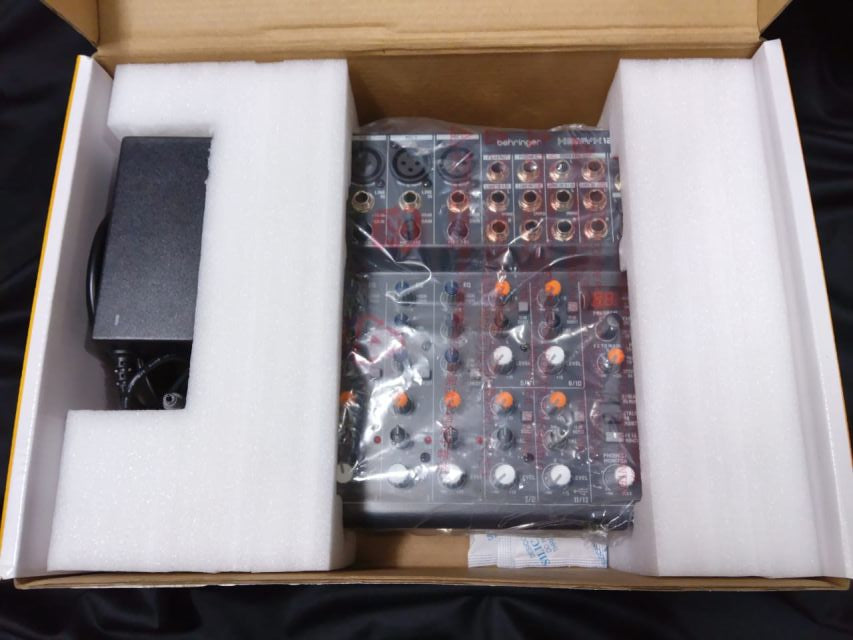B STOCK (BS-718) Behringer XENYX 1202SFX Premium Analog 12-Input Mixer with USB Audio Streaming Interface and Klark Teknik Effects